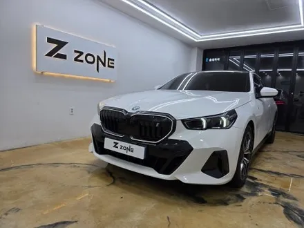 BMW  G60  i5 그릴랩핑  라이트 스모그톤다운PPF 부천 제트존에서 랩핑 PPF 까지 시공 / 부천시 소사구 송내동