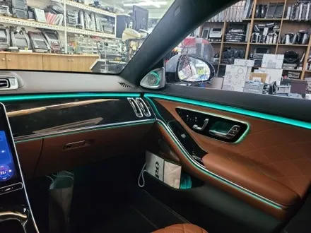 [티엘오토모빌] W223 S580 S클래스 롱바디 액티브 엠비언트 + 4D부메스터 전동 트위터 튜닝