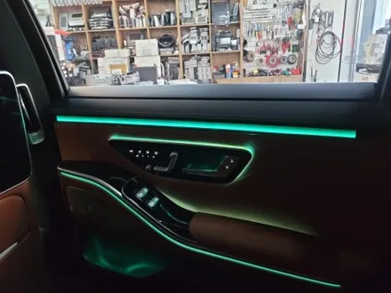 [티엘오토모빌] W223 S580 S클래스 롱바디 액티브 엠비언트 + 4D부메스터 전동 트위터 튜닝