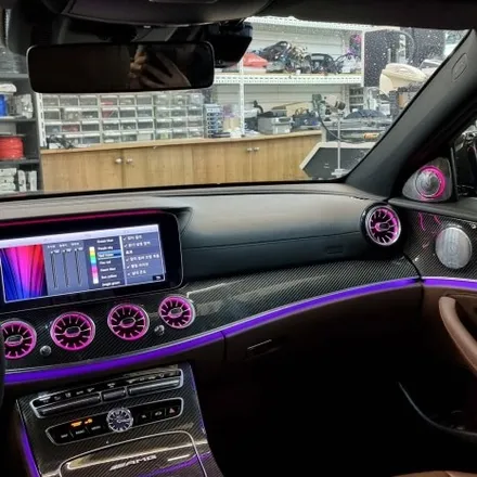 [티엘오토모빌] 벤츠 W213 E클래스 E63 AMG 1,2열 송풍구 엠비언트 + 3D 부메스터 전동트위터 작업