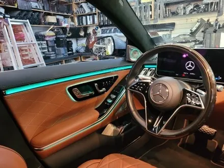 [티엘오토모빌] W223 S580 S클래스 롱바디 액티브 엠비언트 + 4D부메스터 전동 트위터 튜닝