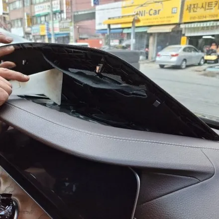 [티엘오토모빌] 벤츠 W213 E클래스 E300 4matic 1,2열 송풍구 엠비언트 + 3D 부메스터 전동트위터 작업