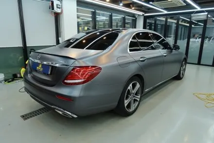 벤츠 E300 사틴다크그레이 전체랩핑 / 김포시 고양리