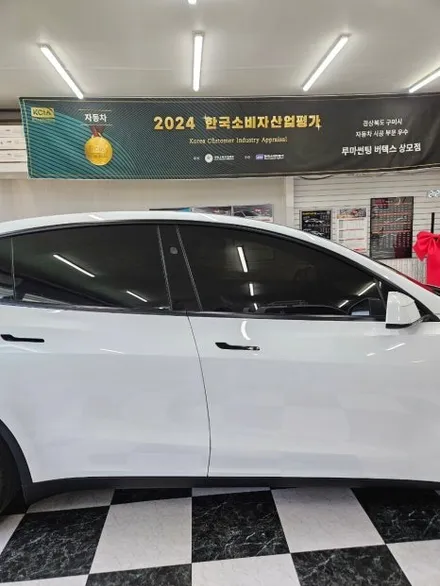 구미 테슬라 모델Y 롱레인지 하이엔드 썬팅 버텍스900 시공 / 경북 구미