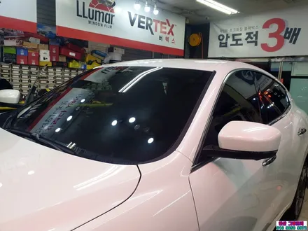 마세라티 르반떼 루마비잔티 썬팅과 블랙박스및 보조배터리 장착