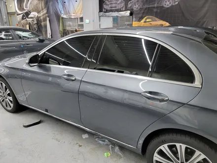 부산 썬팅 전문점 벤츠 E 350 4M EX 레이노 F65 필름 풀 시공