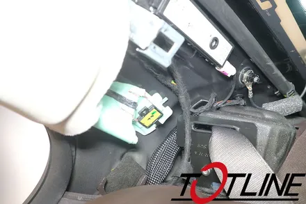 전주에서 보조배터리 벤츠에 가장 장착을 잘하는곳은? 티오티라인 에서 신형CLS400D 아이나비블랙박스와 함께 시공 / 전주시 덕진구