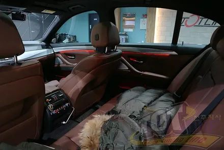 전주 티오티라인 에서 BMW 5시리즈 가변엠비언트 순정형 1:1 교체작업 / 전주시 덕진구