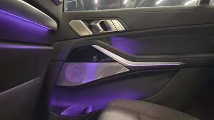 바우어 앤 윌킨스 전주 BMW LCI X7(G07) 40i 회오리 트위터 앰비언트 티오티라인에서 깔끔한 시공 / 전주시 덕진구