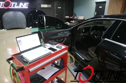 전주에서 보조배터리 벤츠에 가장 장착을 잘하는곳은? 티오티라인 에서 신형CLS400D 아이나비블랙박스와 함께 시공 / 전주시 덕진구