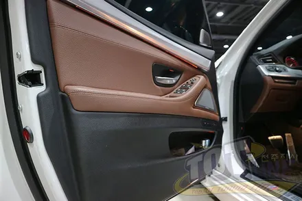 전주 티오티라인 에서 BMW 5시리즈 가변엠비언트 순정형 1:1 교체작업 / 전주시 덕진구
