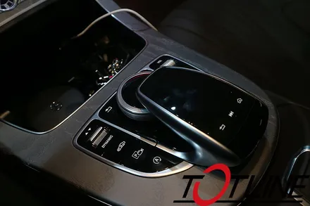 전주에서 보조배터리 벤츠에 가장 장착을 잘하는곳은? 티오티라인 에서 신형CLS400D 아이나비블랙박스와 함께 시공 / 전주시 덕진구