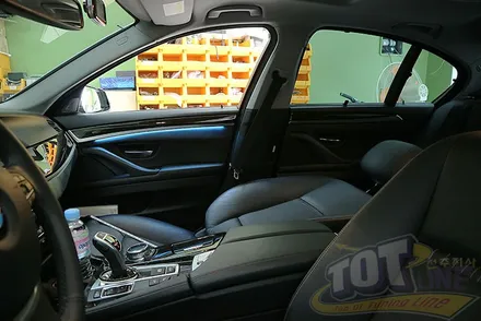 수입차전문점 티오티라인에서 BMW 5시리즈 무드등 엠비언트라이트 시공 / 전주시 덕진구