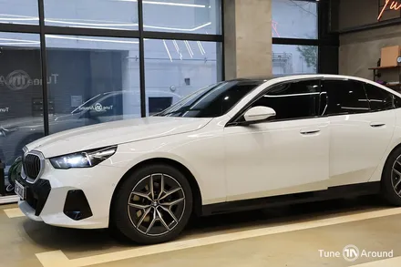 BMW 신형 5시리즈 G60 520i 블랙그릴 교체 리어스포일러 부착 / 성남,분당,판교