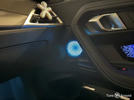 BMW M2 LCI 순정연동 엠비언트라이트 시공 회오리스피커 기어패널 컵홀더 / 성남,분당,판교
