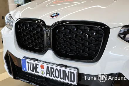 BMW G02 X4 LCI 블랙그릴 50주년 엠블럼 순정연동 엠비언트라이트 시공 / 성남,분당,판교