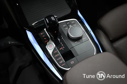BMW G02 X4 LCI 블랙그릴 50주년 엠블럼 순정연동 엠비언트라이트 시공 / 성남,분당,판교