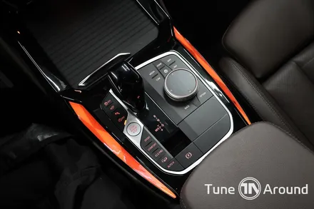 BMW G02 X4 LCI 블랙그릴 50주년 엠블럼 순정연동 엠비언트라이트 시공 / 성남,분당,판교