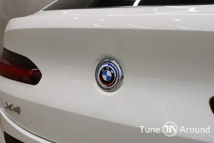BMW G02 X4 LCI 블랙그릴 50주년 엠블럼 순정연동 엠비언트라이트 시공 / 성남,분당,판교