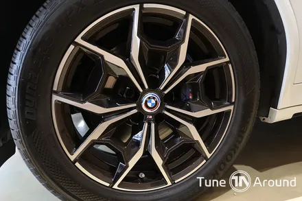 BMW G02 X4 LCI 블랙그릴 50주년 엠블럼 순정연동 엠비언트라이트 시공 / 성남,분당,판교