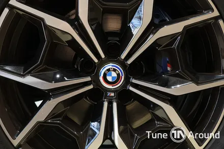 BMW G02 X4 LCI 블랙그릴 50주년 엠블럼 순정연동 엠비언트라이트 시공 / 성남,분당,판교
