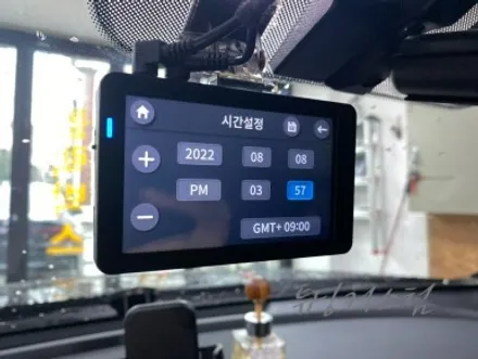 k7 고객님께서 가지고 오신 유라이브 알바트로스7 블랙박스 깔끔하게 장착해드렸습니다. / 동대문,광진구,중랑구