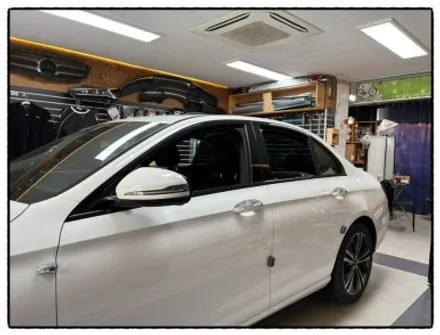 벤츠 e220d 크롬랩핑. 루프스킨. 실내 카본랩핑으로 한층 더 고급스럽게 변신해 보자!! / 동대문구 장안동