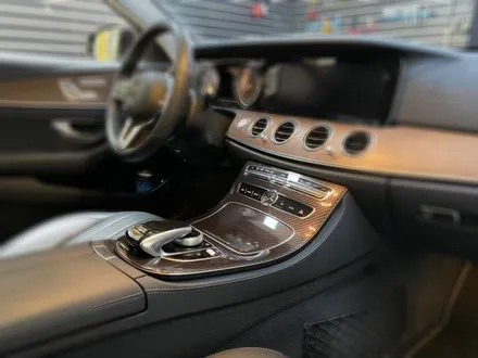 벤츠 e220d 실내 리얼카본랩핑 해보자.금호동실내랩핑전문점 / 동대문구 장안동