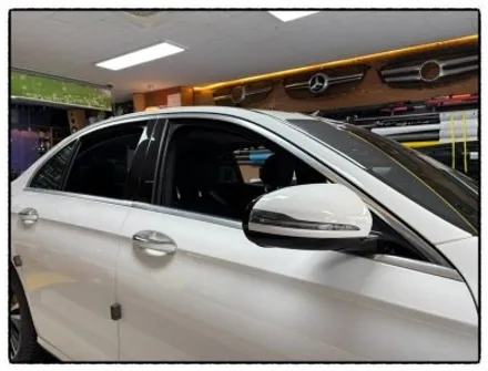 벤츠 e220d 크롬랩핑. 루프스킨. 실내 카본랩핑으로 한층 더 고급스럽게 변신해 보자!! / 동대문구 장안동