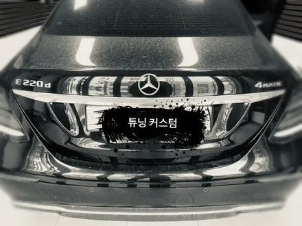 벤츠 e220d 실내 리얼카본랩핑 해보자.금호동실내랩핑전문점 / 동대문구 장안동