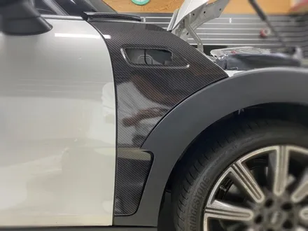 bmw 미니클럽맨 그릴.라이트크롬.본넷에어덕트.휀다 리얼카본랩핑.왕십리랩핑전문점.튜닝커스텀 / 동대문구 장안동