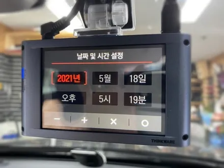 벤츠c200d 아이나비qxd5000블랙박스.에코파워팩12c보조배터리 시공.왕십리블랙박스보조배터리장착점.튜닝커스텀 / 동대문구 장안동