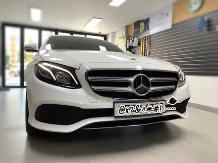 벤츠 e220d 천장루프스킨 시공 해보자.동대문랩핑전문점.튜닝커스텀 / 동대문구 장안동