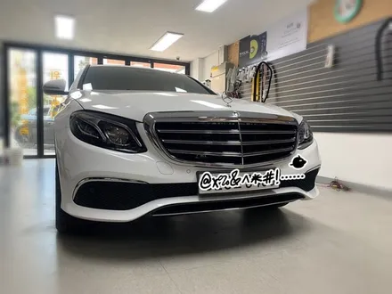 벤츠 e220d 천장루프스킨.사이드미러커버랩핑 시공 해보자.동대문랩핑전문점.튜닝커스텀 / 동대문구 장안동