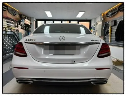 벤츠 e220d 크롬랩핑. 루프스킨. 실내 카본랩핑으로 한층 더 고급스럽게 변신해 보자!! / 동대문구 장안동