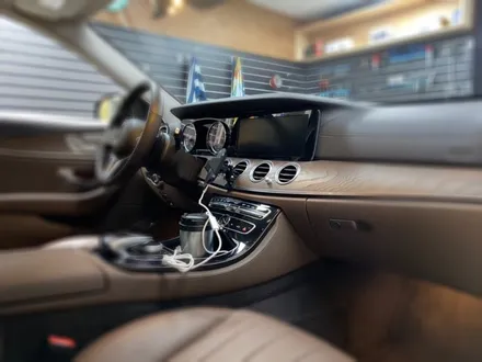 벤츠e300 익스클루시브 e300 익스클루시브 다이아몬드 그릴 및 본넷 아방가르드엠블럼 교환 시공.장안동그릴.엠블럼교환전문점.튜닝커스텀 / 동대문구 장안동