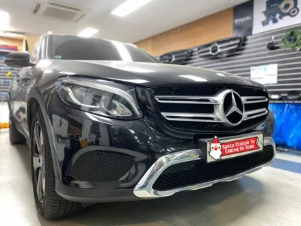 벤츠glc220d 휀다수리도색.도어도색 및 트렁크도어교환도색.테일램프교환.동대문수리도색전문점.튜닝커스텀 / 동대문구 장안동