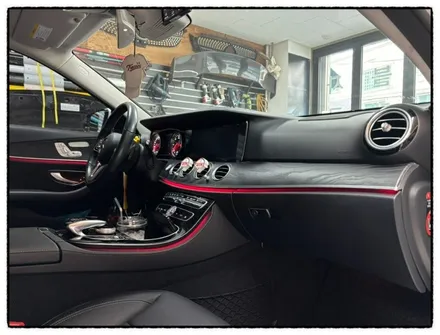벤츠 e220d 크롬랩핑. 루프스킨. 실내 카본랩핑으로 한층 더 고급스럽게 변신해 보자!! / 동대문구 장안동