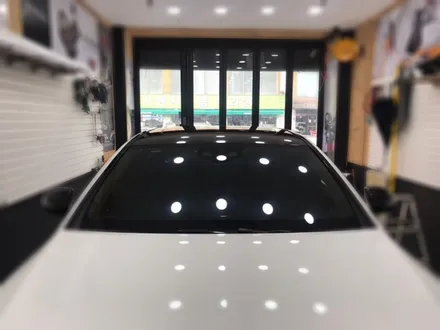 벤츠e300 루프스킨.사이드미러랩핑 .왕십리랩핑전문점.런사운드 / 동대문구 장안동