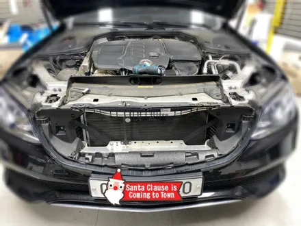 벤츠e300 익스클루시브 e300 익스클루시브 다이아몬드 그릴 및 본넷 아방가르드엠블럼 교환 시공.장안동그릴.엠블럼교환전문점.튜닝커스텀 / 동대문구 장안동