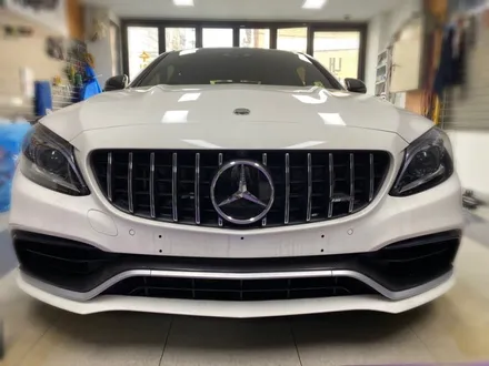 벤츠 c63s amg 루프스킨.그릴크롬.범퍼몰딩랩핑 해보자.장안동랩핑전문점.튜닝커스텀 / 동대문,광진구,중랑구