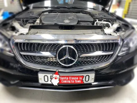 벤츠e300 익스클루시브 e300 익스클루시브 다이아몬드 그릴 및 본넷 아방가르드엠블럼 교환 시공.장안동그릴.엠블럼교환전문점.튜닝커스텀 / 동대문구 장안동