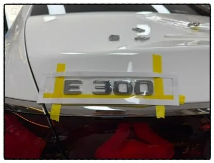 벤츠 e200 레터링 제거 후 e300 및 4matic 레터링 부착으로 업그레이드해 보자~^^ / 동대문구 장안동