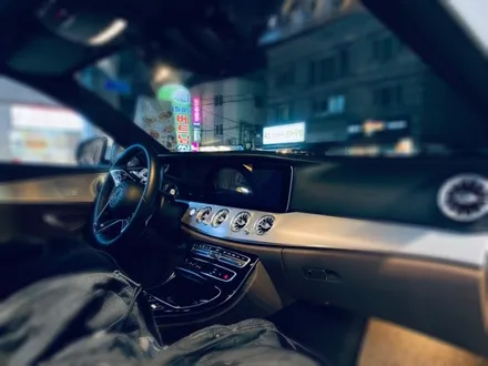 벤츠 e250 실내카본랩핑 및 e350.4매틱 엠블럼교환.장안동실내랩핑전문점.튜닝커스텀 / 동대문구 장안동