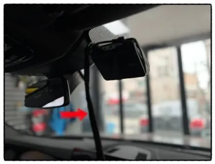 bmw 520i 순정 블랙박스 불량으로 아이나비 qxd1 plus 와 에코파워팩 s12 보조배터리 장착으로 내 차량을 보호해 보자!! / 동대문구 장안동