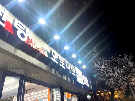 김해 벗꽃명소 동상동스타벅스옆 썬팅잘하는곳. 루마버텍스 브이쿨 레이노 레인보우 시공하러~ EV6 플래티넘그레이 토레스 쏘렌토 베뉴 포터 벤츠 K8몰려들다 / 경남 김해