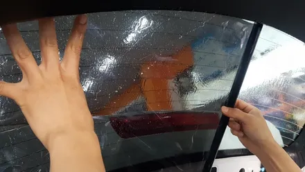 김해레이노썬팅S5시공(전면35%,측후15%)블랙박스장착 완료(현대DLS V800 16G)김해오토마트동상점 / 경남 김해