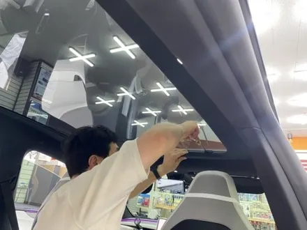 김해 테슬라 공임 시공, 모델 YL 오토도어 핸들·소프트클로징·오토 선셰이드 장착 / 경남 김해