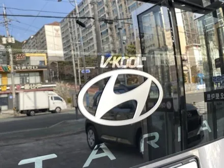 김해 자동차썬팅 스타리아 하이브리드 쉬머링 실버 메탈릭 KEV블랙썬팅 합법LED전조등 H19 크롬바이저까지~ / 경남 김해