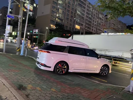 카니발9인 화이트펄  브이쿨K 신차패키지 바디킷 도어가니쉬[오토그랜드] 랜드마스타루프박스 프리미엄엠보싱(DM)시공[김해] / 경남 김해